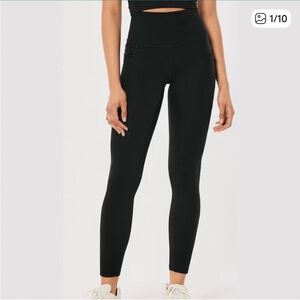 Gilly Hicks Active Recharge High-Rise Pocket 7/8
Leggings small short